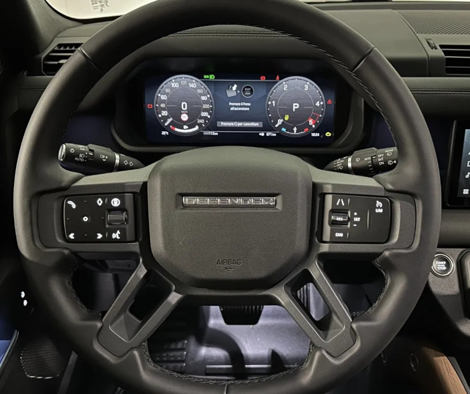 Land Rover Defender photo 5
